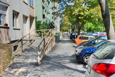 Elkészült a járda felújítása a Tóváros 53-58 előtt